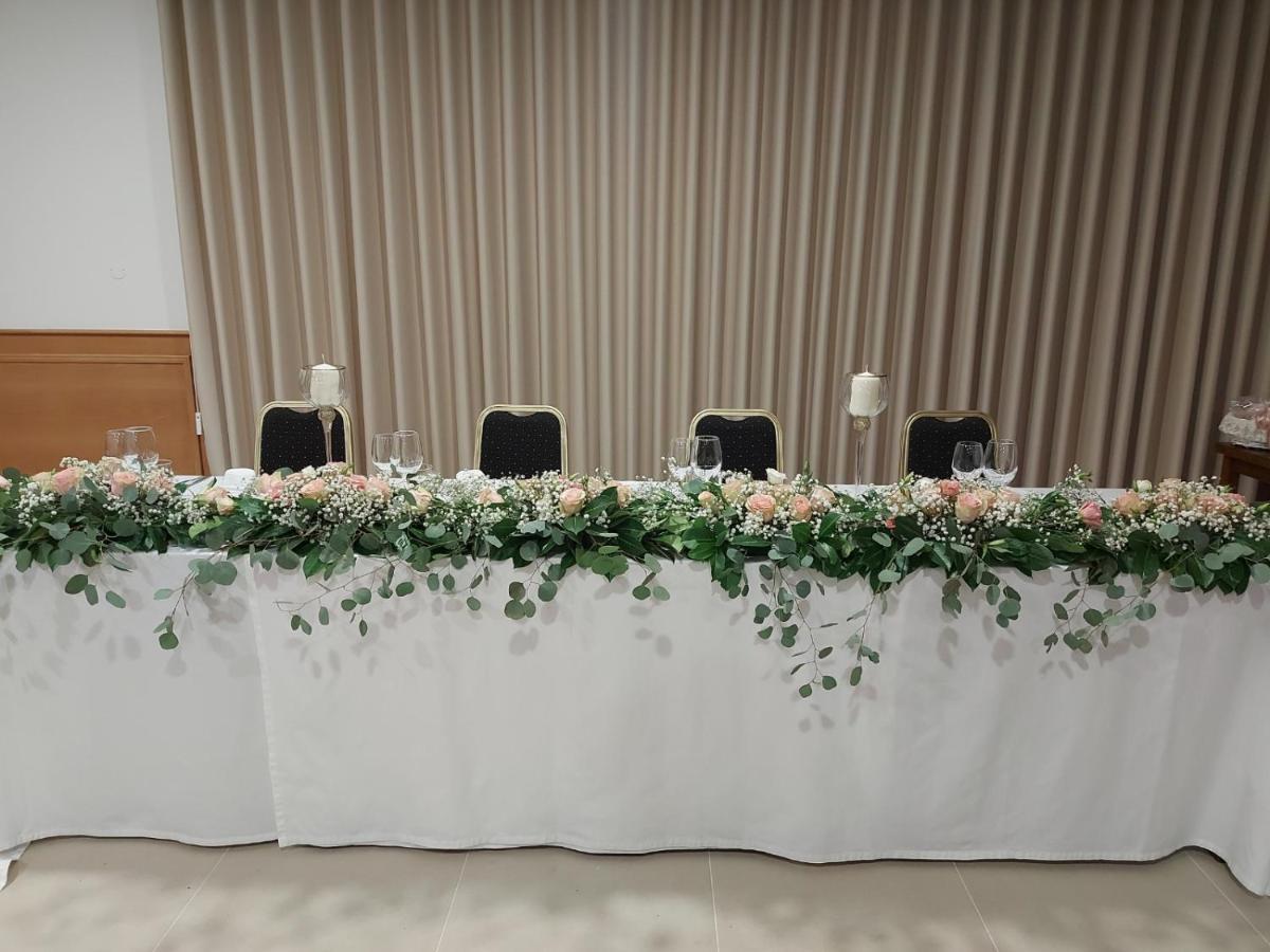 Douro Scala Mesão Frio Exterior foto A long table decorated with flowers