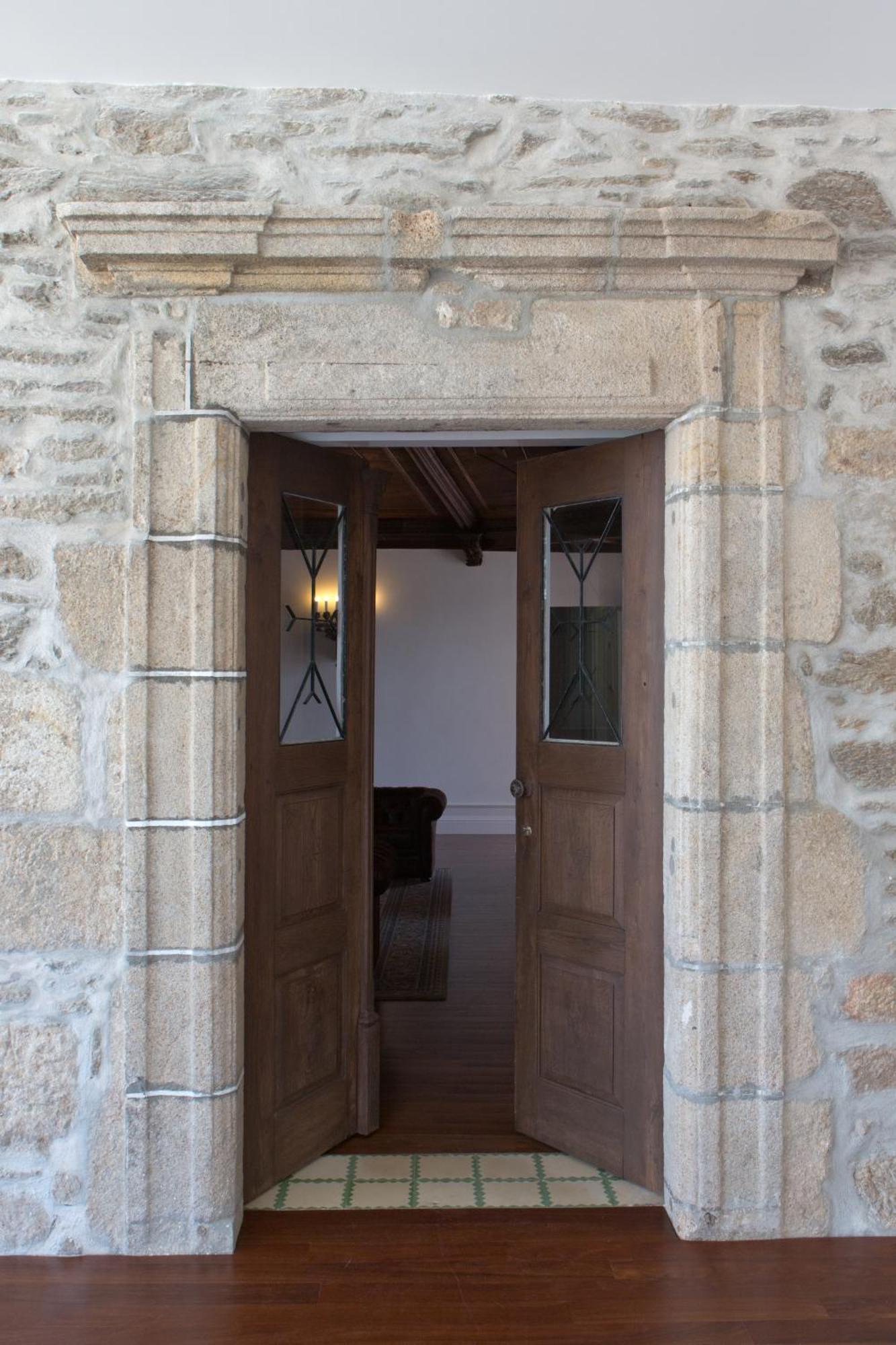 Douro Scala Mesão Frio Exterior foto The entrance to the church