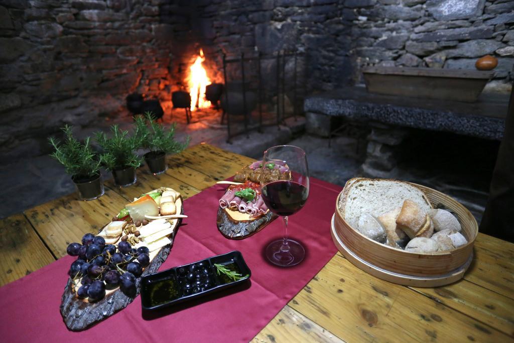 Douro Scala Mesão Frio Exterior foto A typical meal at a restaurant in the region